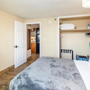  Apartment Gorgeous One Bedroom Bamboo Blocks From The